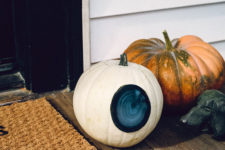 DIY Halloween pumpkin with agate slice decor