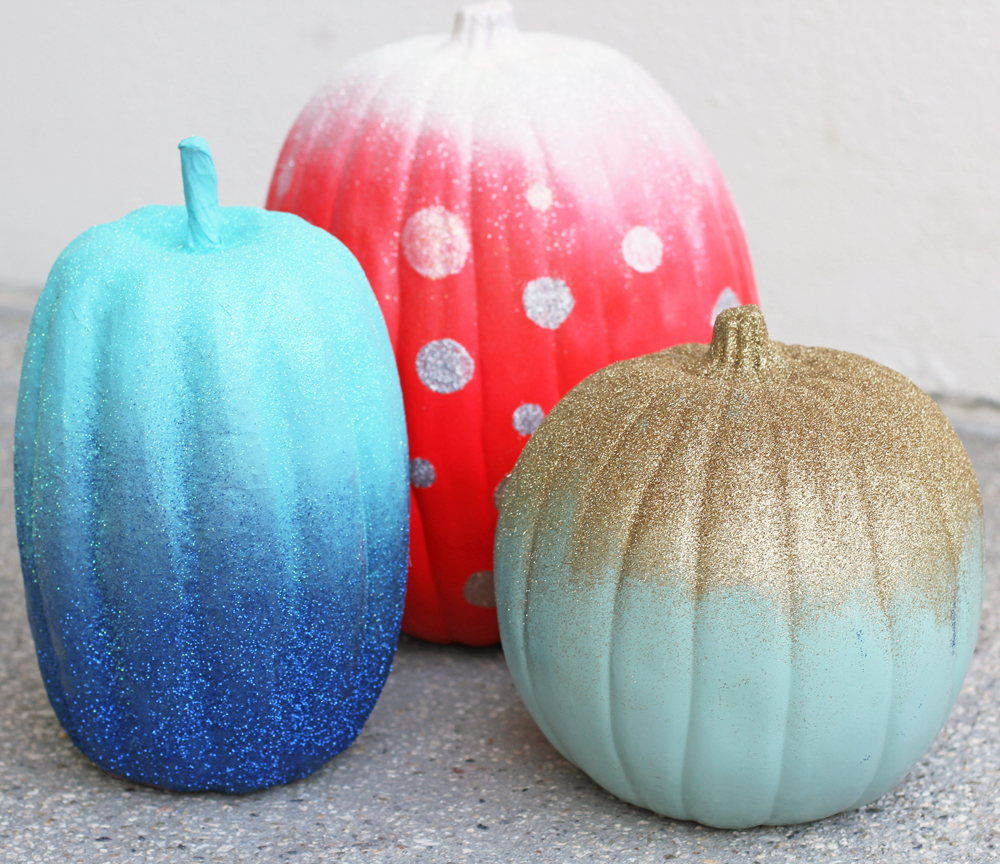 DIY ombre pumpkins with an ombre glitter effect
