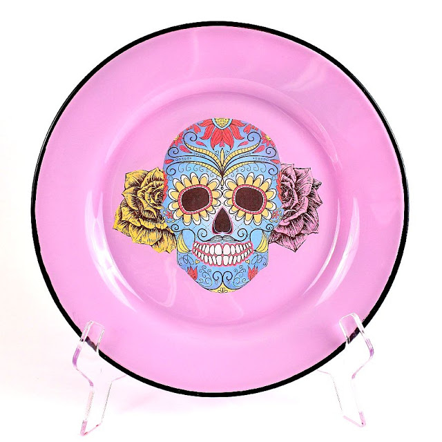 DIY sugar skull plates for decor or having meals at Halloween (via www.markmontano.com)