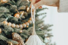 05 white tassels will add a boho chic touch to your amazing Christmas tree, vary the sizes and looks