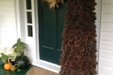 10 a large pinecone Christmas tree looks maximally natural and makes the porch cooler and fresher
