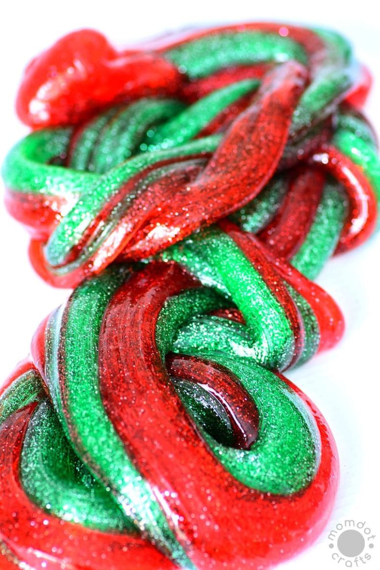 DIY peppermint Christmas slime in red and green (via www.momdot.com)