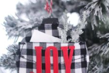 DIY buffalo plaid Christmas ornaments with pockets
