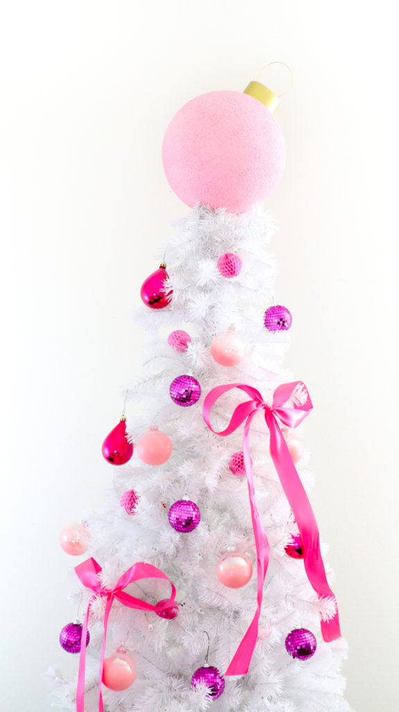DIY oversized ornament Christmas tree topper (via akailochiclife.com)