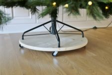 DIY mobile tree stand of wood and on casters