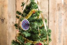 DIY plaid and embroidery hoop Christmas ornament