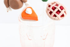 DIY Thanksgiving drink toppers of clay – a turkey, a pie, corn