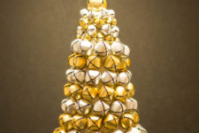 DIY Christmas tree of jingle bells as a usual tree alternative