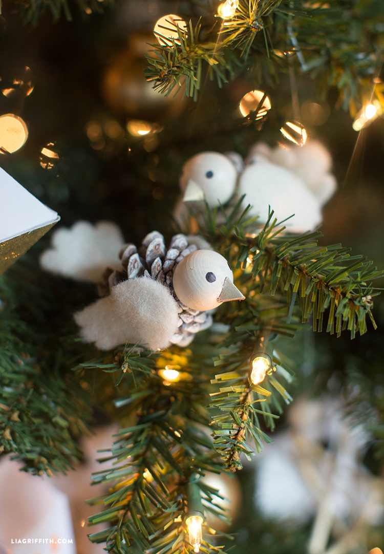 DIY pinecone bird Christmas ornament (via liagriffith.com)