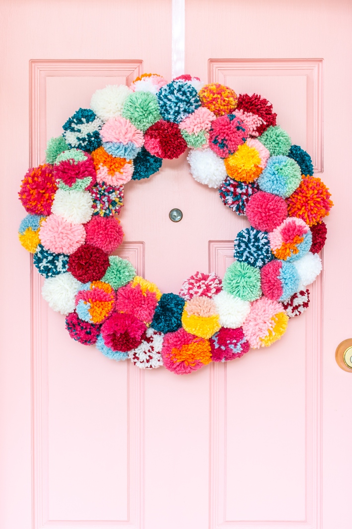 DIY colorful pompom Christmas wreath (via www.curbly.com)