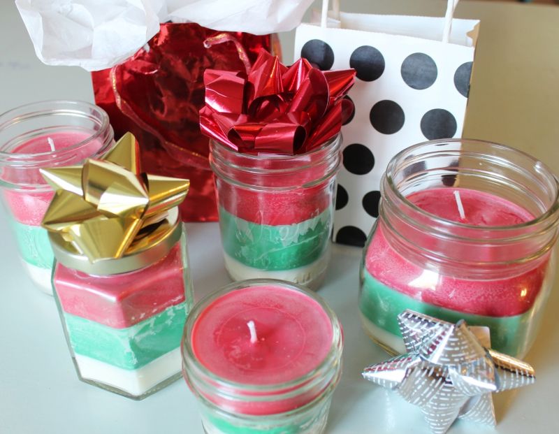 DIY multi scented and multi layered Christmas candles (via www.homedit.com)