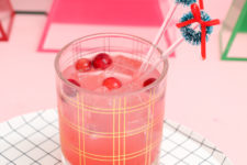 DIY mini wreath drink stirrers for Christmas parties