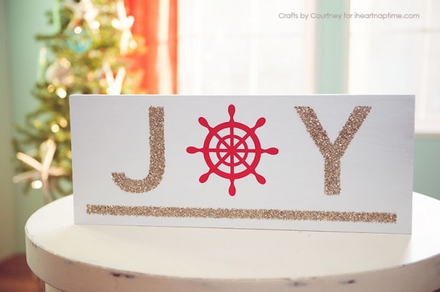 DIY nautical and glam Christmas sign with a touch of glitter (via www.craftsbycourtney.com)