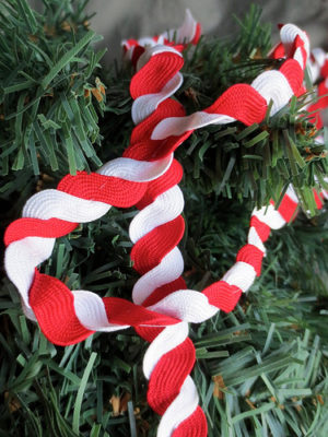 14 DIY Candy Cane Christmas Crafts To Repeat - Shelterness