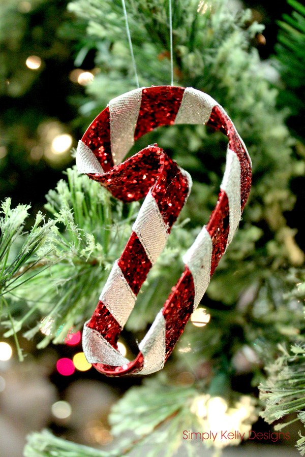 DIY glitter candy cane Christmas ornament (via simplykellydesigns.com)