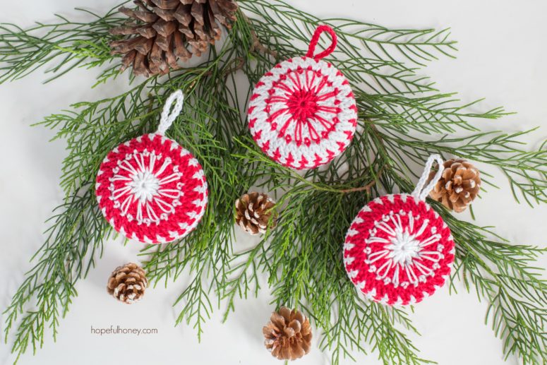 DIY crochet candy cane inspired Christmas ornaments (via www.hopefulhoney.com)
