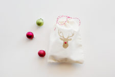 DIY reindeer muslin gift bags for Christmas