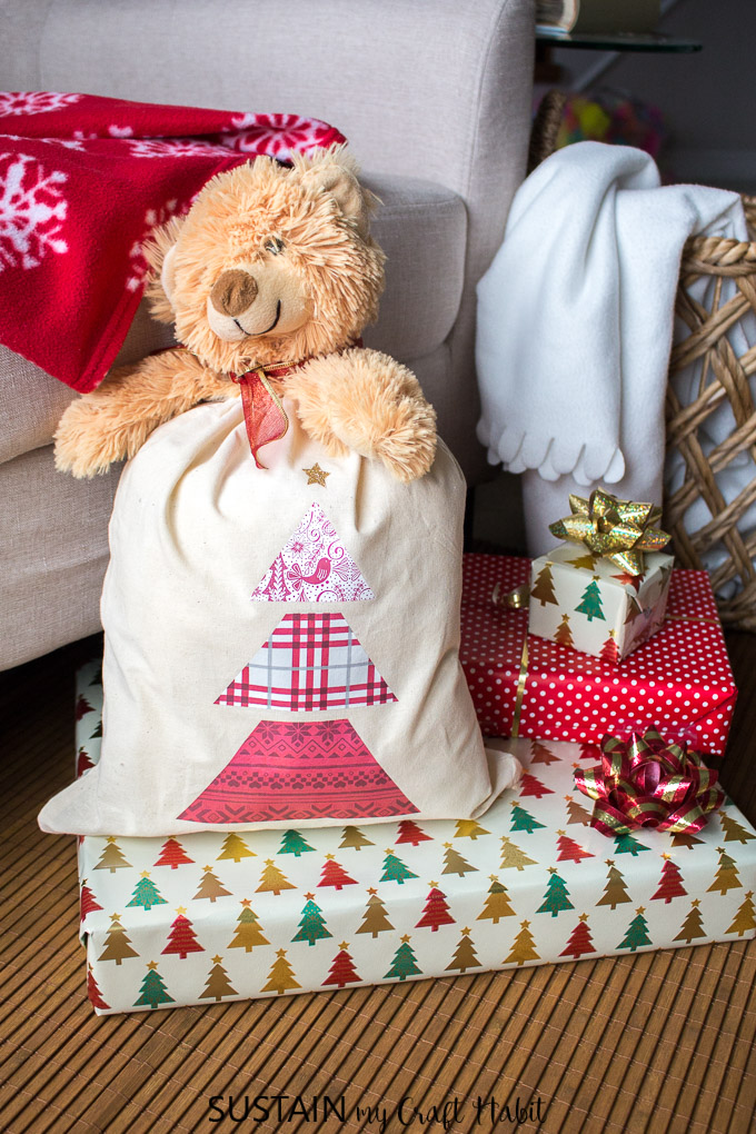 DIY reusable fabric gift bag for Christmas