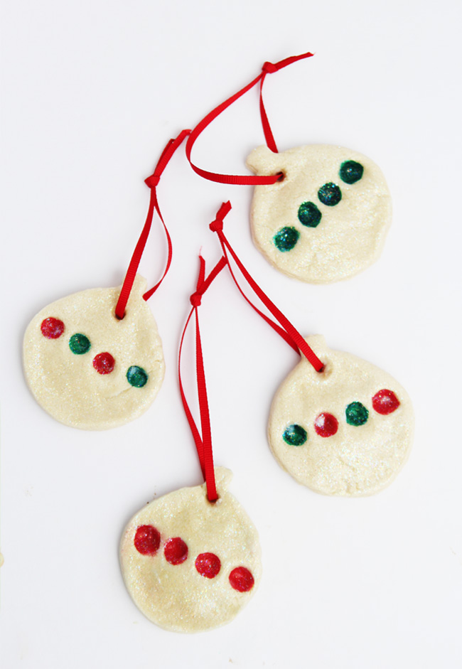 DIY painted salt dough fingerprint Christmas ornaments (via www.thebestideasforkids.com)