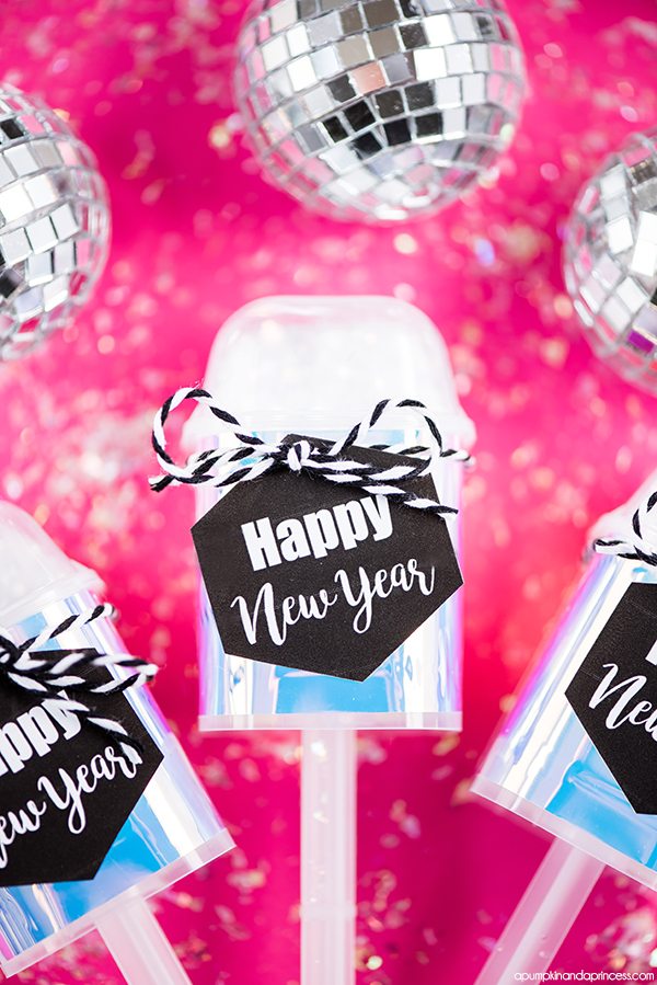 DIY New Year confetti push up pops (via apumpkinandaprincess.com)