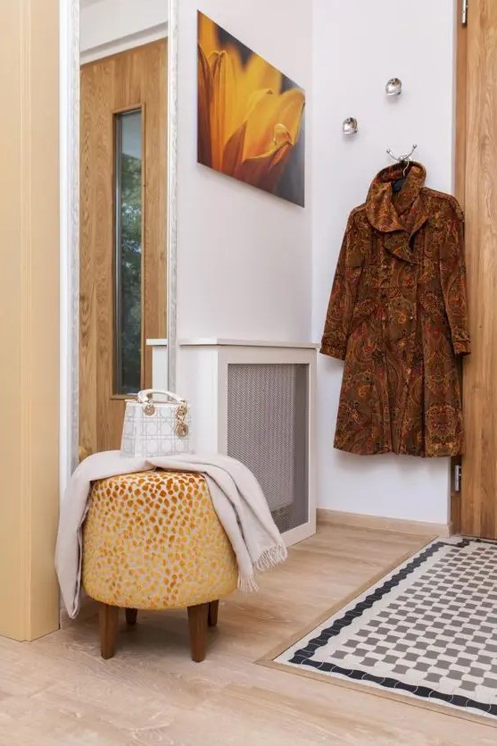 a small and sleek radiator cover with a clear screen is a stylish idea for any entryway, it's heat-effective