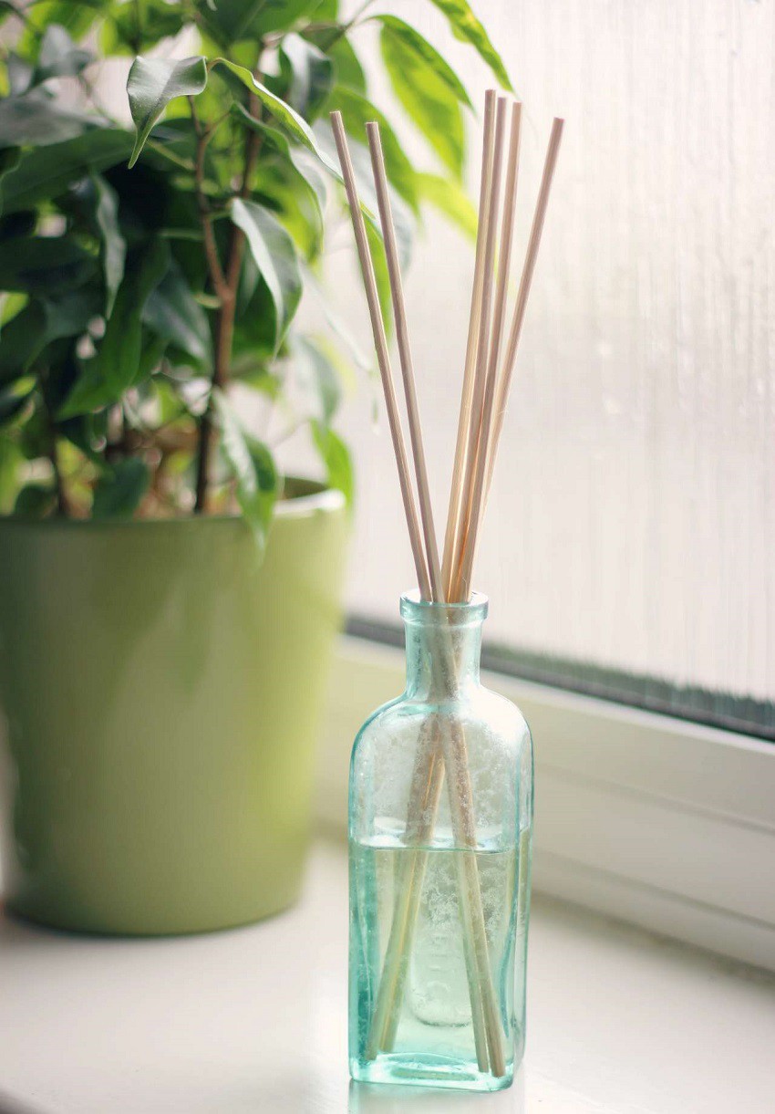 DIY oil reed diffuser with a sweet almond aroma