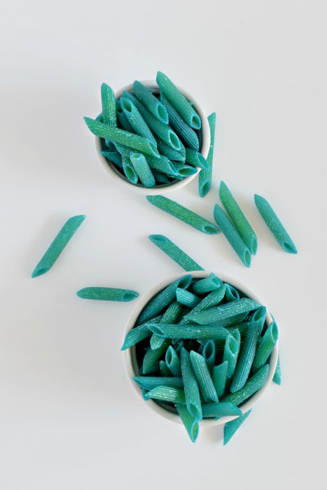 DIY glitter dyed pasta for kids' crafts (via hellosplendid.com)
