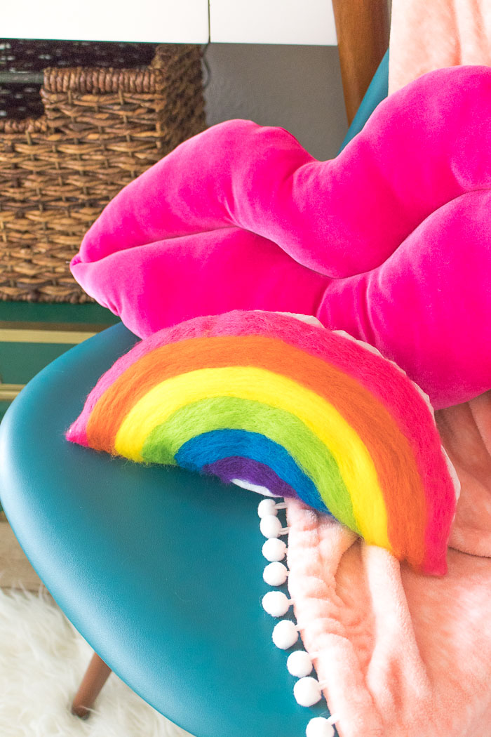 DIY needle felted rainbow pillow (via www.clubcrafted.com)