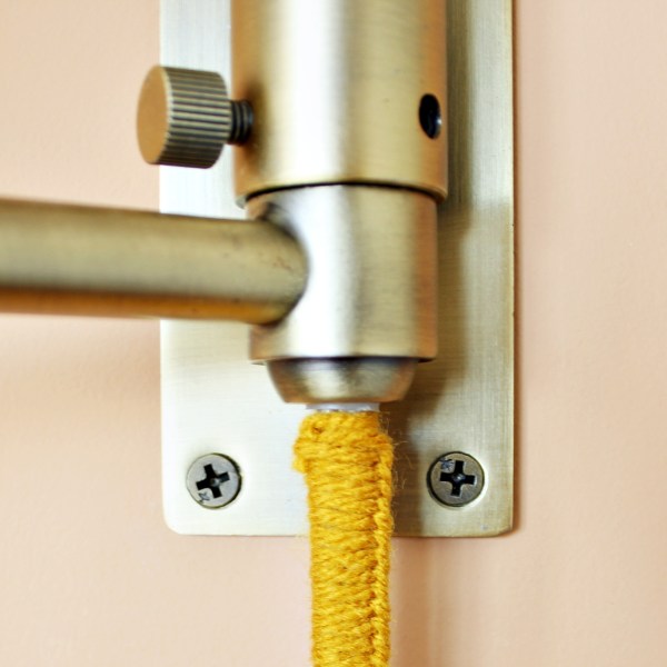 DIY simple cord cover with colorful yarn (via www.spaceandhabit.com)