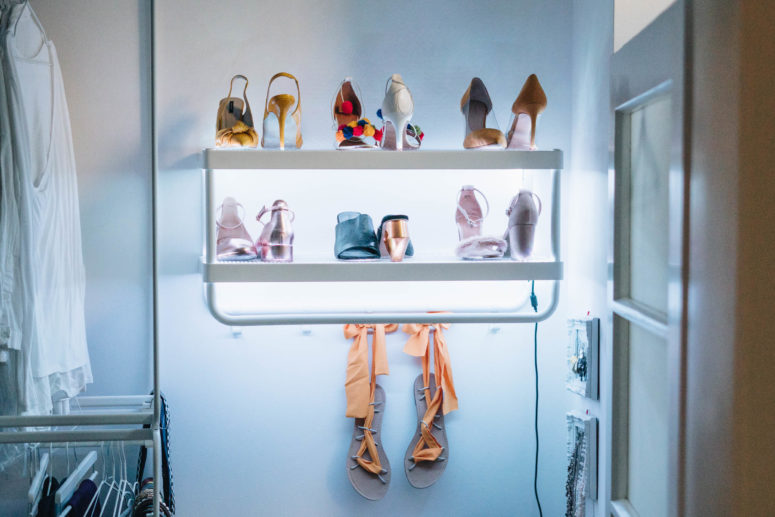DIY wall-mounted shoe rack with LEDs (via yellowgirl.at)
