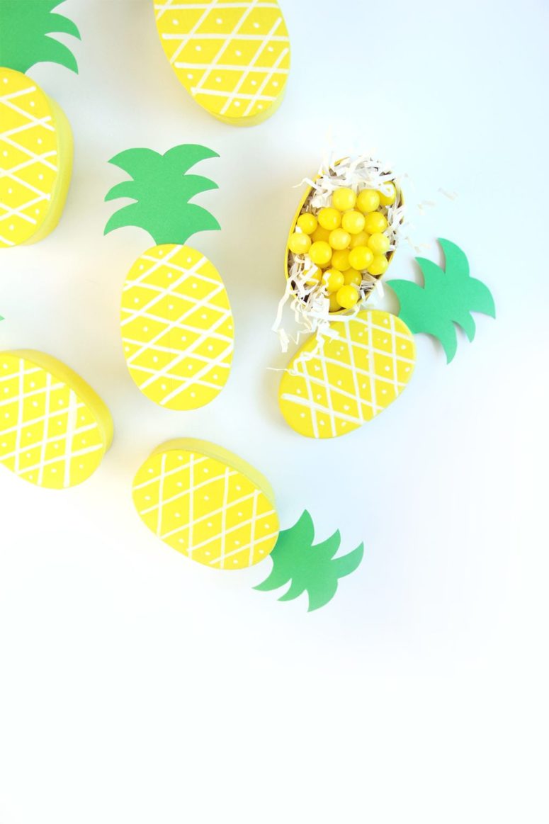 DIY little pineapple treat boxes for candies (via damasklove.com)