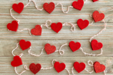 DIY easy no sew felt heart garland for Valentine’s Day