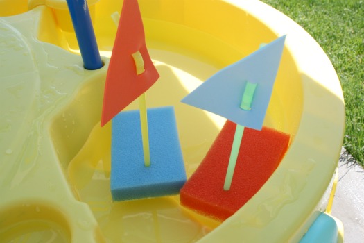 DIY floating sponge boats for spring playing outdoors (via www.makeandtakes.com)