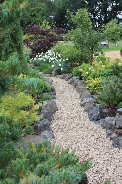 pairing light-colored gravel and large rocks makes the garden wild yet groomed and chic