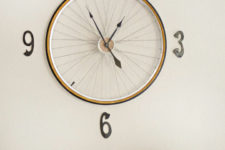 DIY vintage bike wheel clock