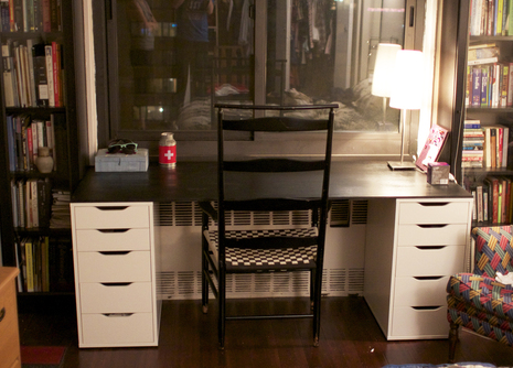 simple DIY desk of IKEA Alex drawer units with a tabletop (via www.shelterness.com)