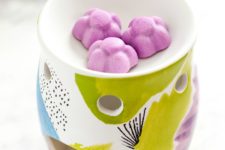DIY lavender soy wax melts shaped as flowers