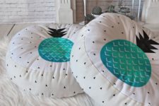 15 bright floor cushions with turquoise pineapples on top and geometric patterns