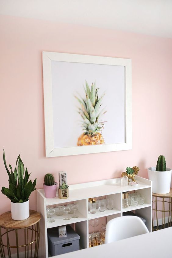 a single pineapple artwork on your wall feels very summer-like and bright, it's easy to DIY