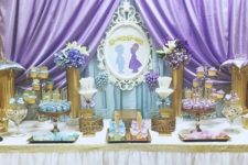 Prince or Princess is a very popular idea as royal-themed baby showers are on trend, use pink and blue