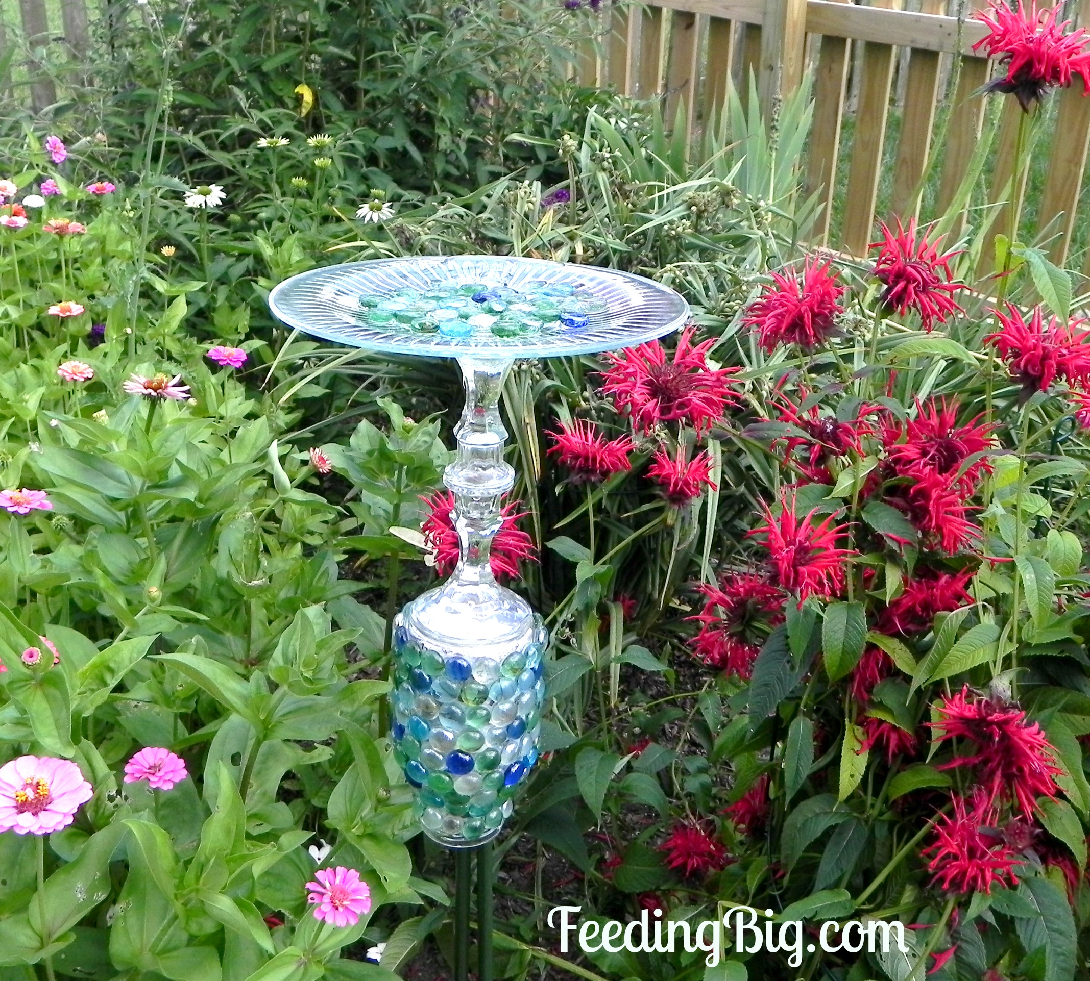DIY colorful mosaic bird feeder (via feedingbig.com)