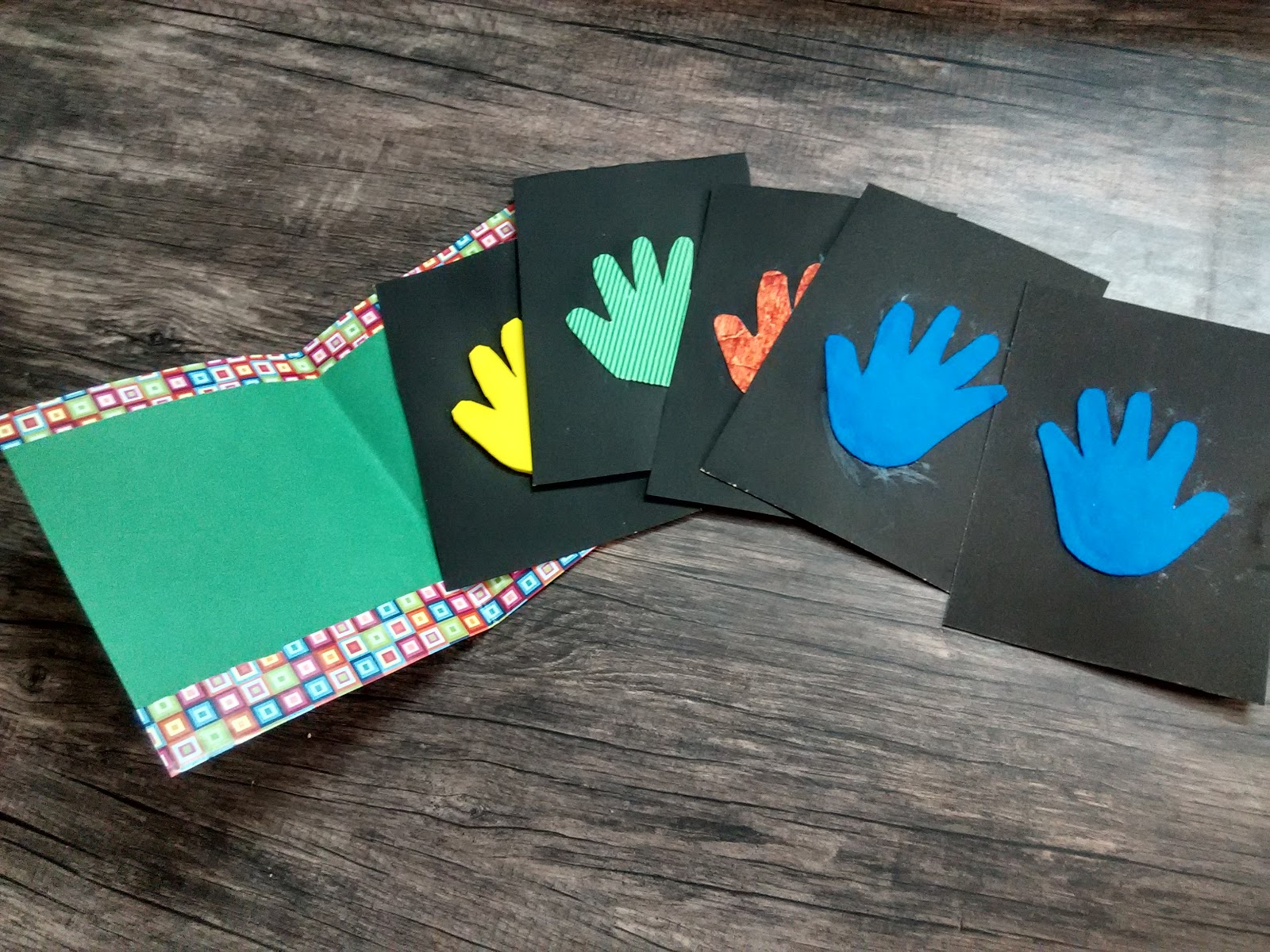 DIY touch and feel book for toddlers (via sonshinemumma.blogspot.com)