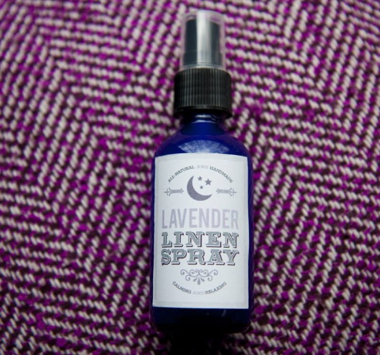 DIY lavender linen spray (via wholefully.com)