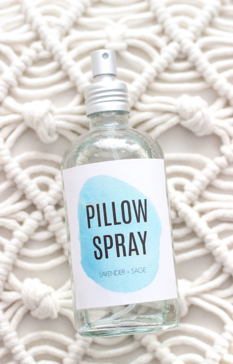DIY pillow spray for a clam and relaxed sleep (via www.purelykatie.com)