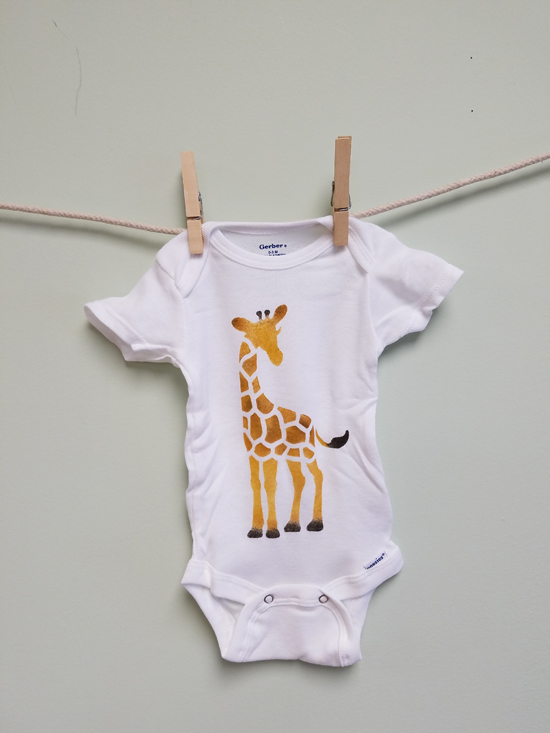 DIY stenciled giraffe baby onesie (via www.cuttingedgestencils.com)