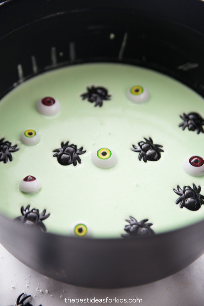 DIY oobleck slime with eyeballs and spiders (via www.thebestideasforkids.com)