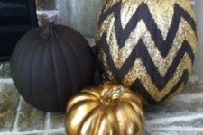 11 glam black and gold pumpkins with glitter are amazing for glam Halloween decor, bold, chic and refined