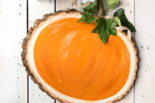 DIY bright wood slice pumpkin for Thanksgiving