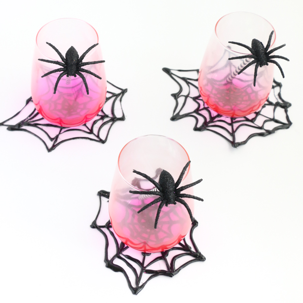 DIY last-minute hot glue spiderweb coasters  (via akailochiclife.com)