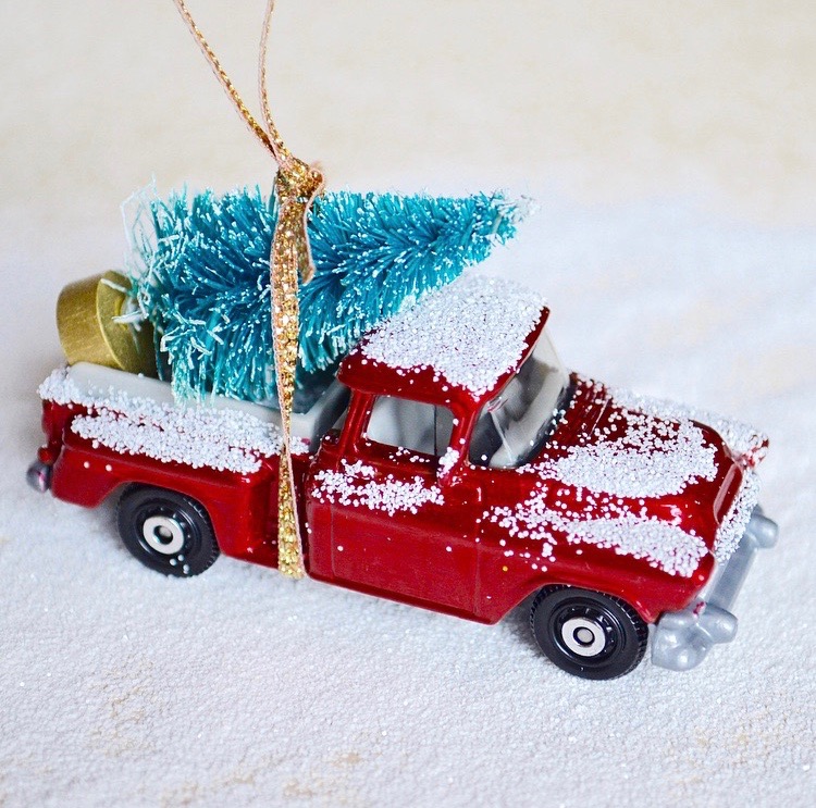DIY Christmas tree and truck ornament (via thethingsshemakes.blogspot.com)